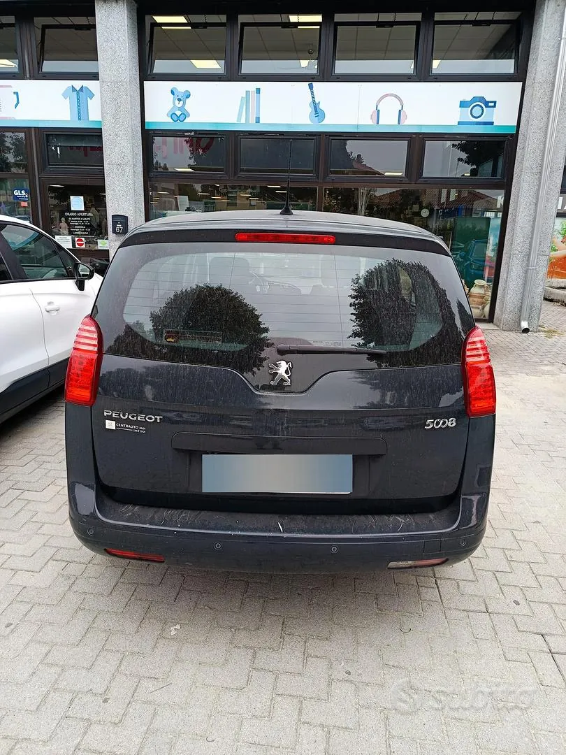 Peugeot 5008 2011 photo 4