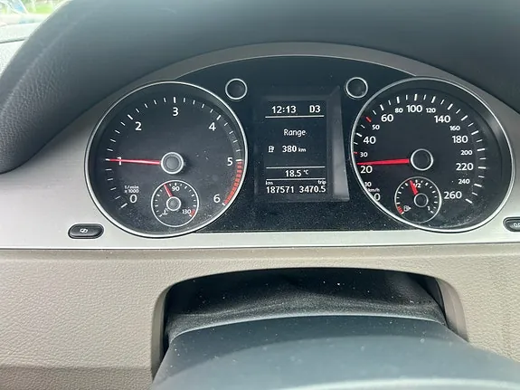 Volkswagen Passat 2010 photo 5