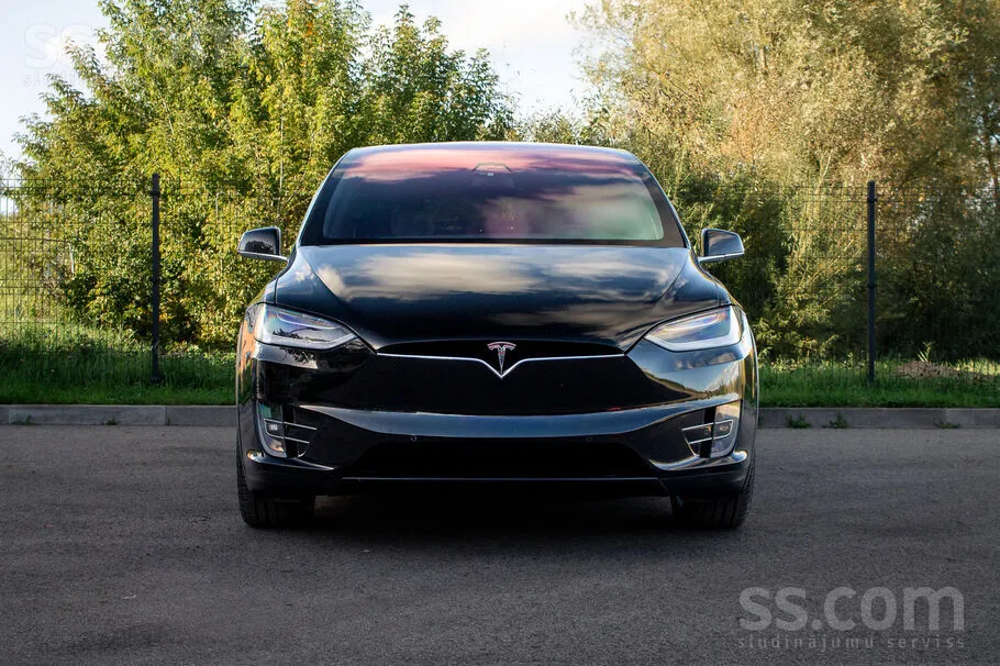 Tesla Model X 2018 photo 2