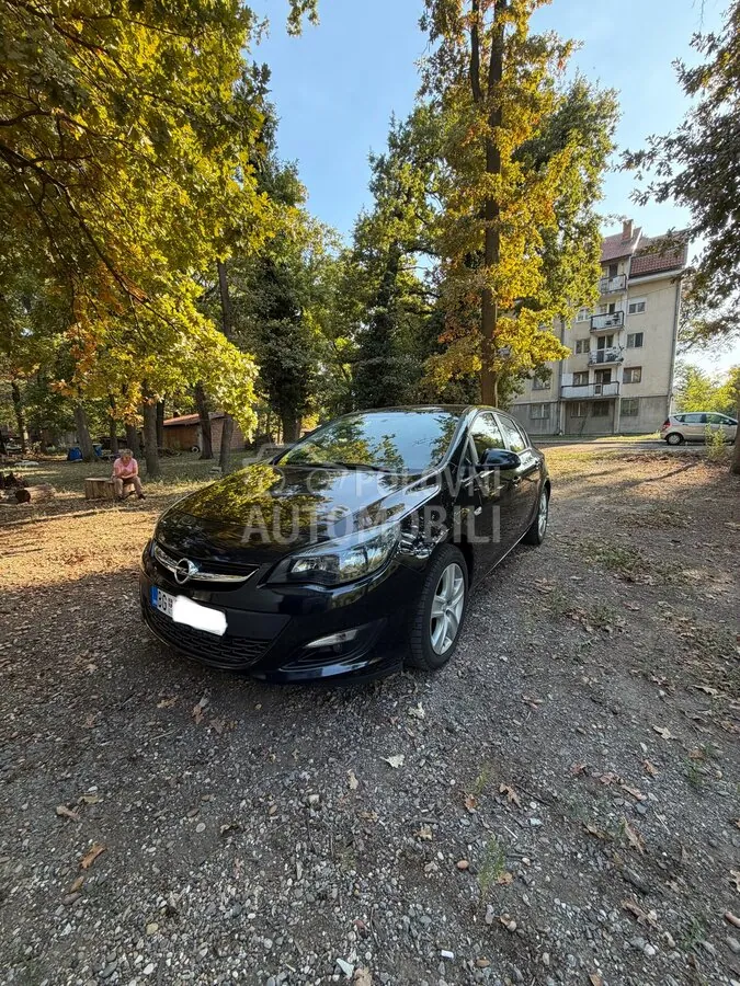 Opel Astra J 2014 photo 2