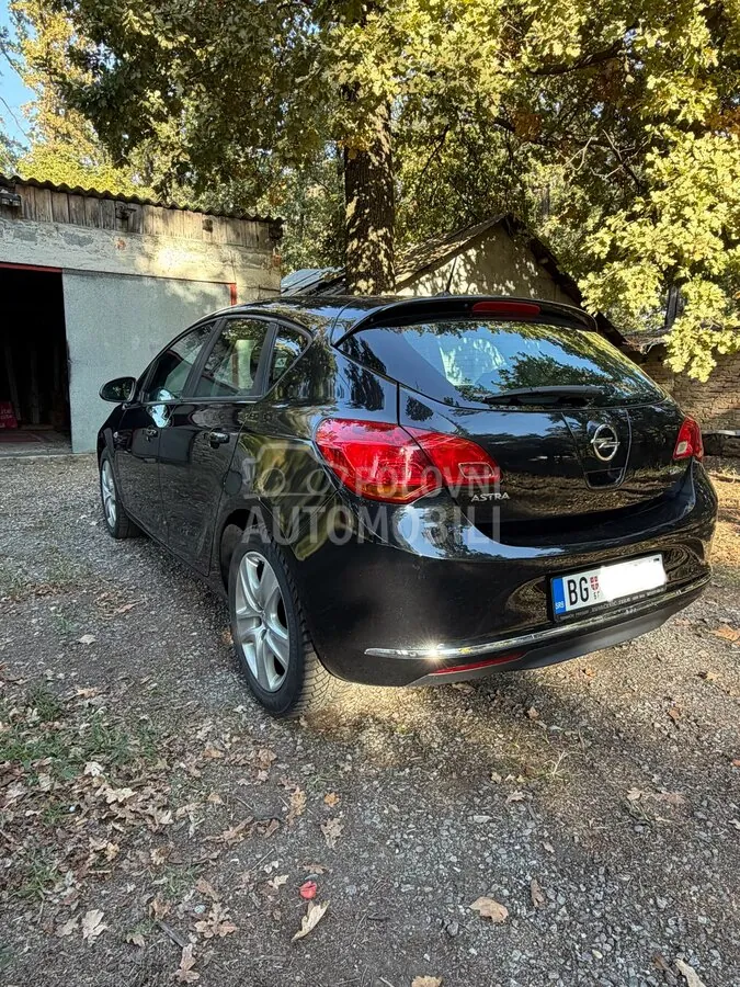 Opel Astra J 2014 photo 4
