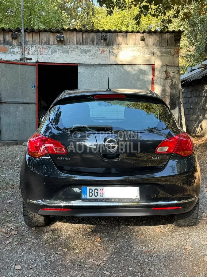 Opel Astra J 2014 photo 5
