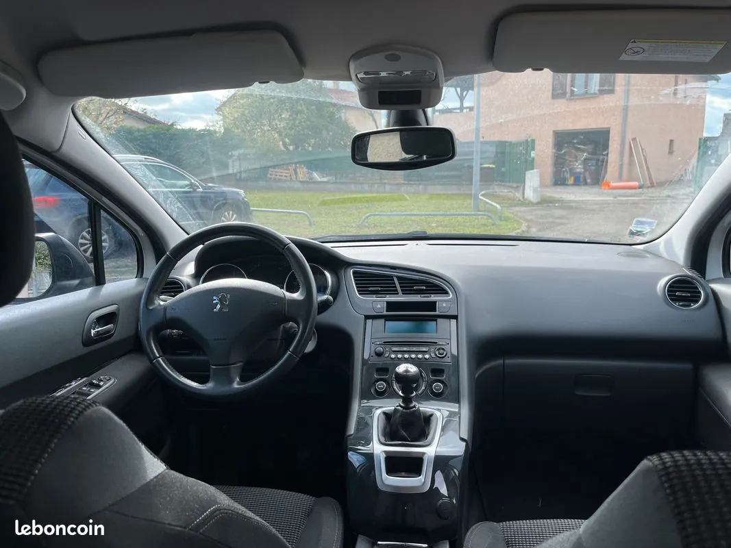 Peugeot 5008 2010 photo 2
