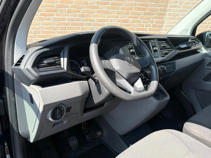 Volkswagen Transporter 2021 photo 2