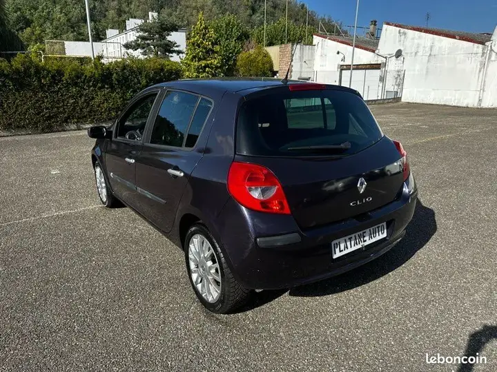 Renault Clio 2009 photo 2
