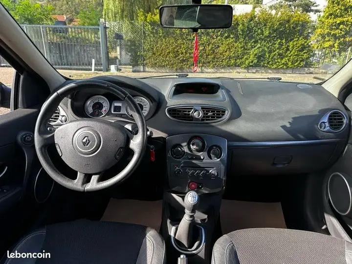 Renault Clio 2009 photo 5