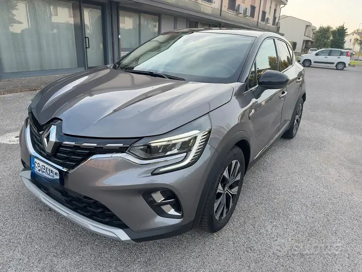 Renault Captur 2023 photo 2