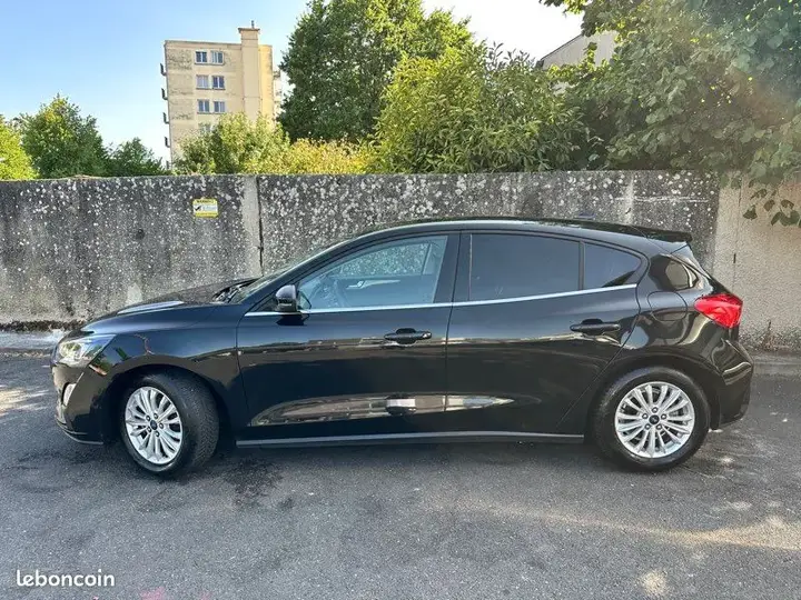 Ford Focus 2021 photo 2