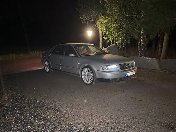 Audi S8 2001 photo 3