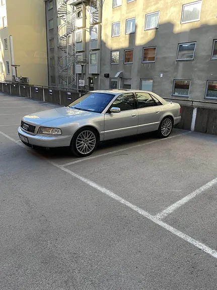 Audi S8 2001 photo 2
