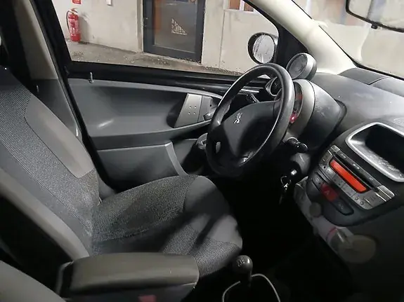 Peugeot 107 2008 photo 5