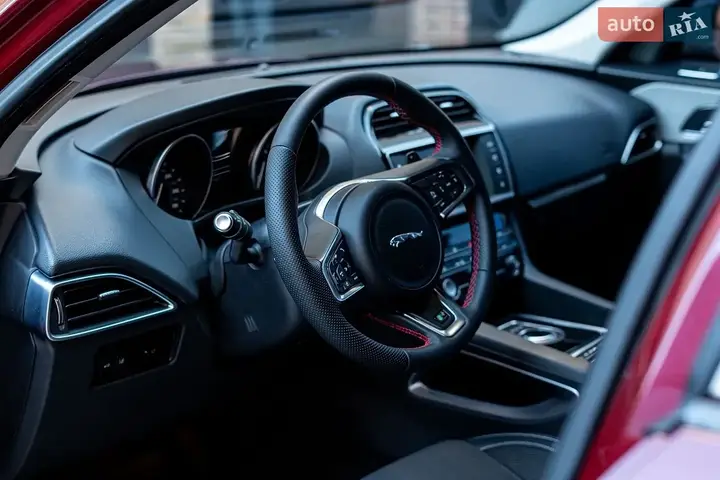 Jaguar F-Pace 2016 photo 3