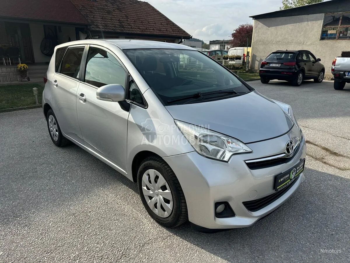 Toyota Verso-S 2012 photo 4
