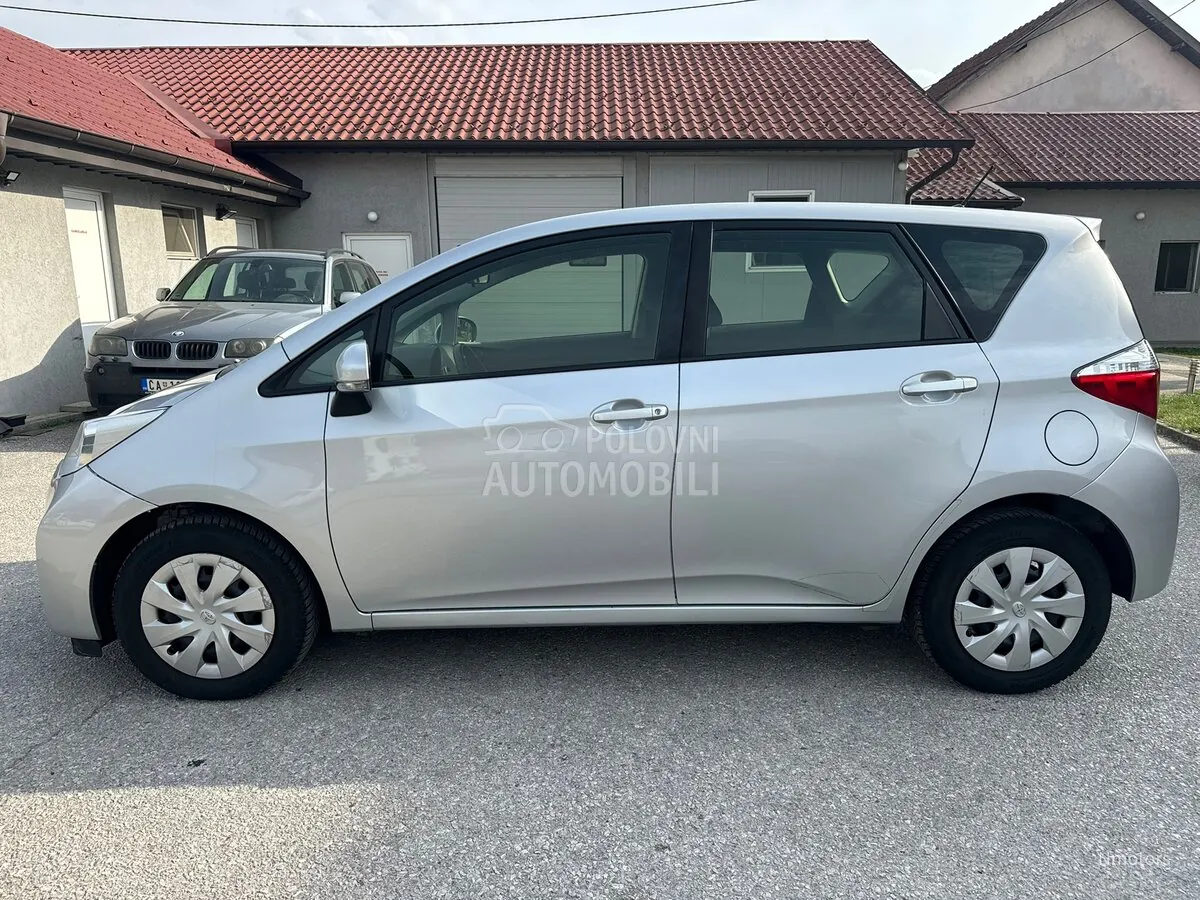 Toyota Verso-S 2012 photo 5