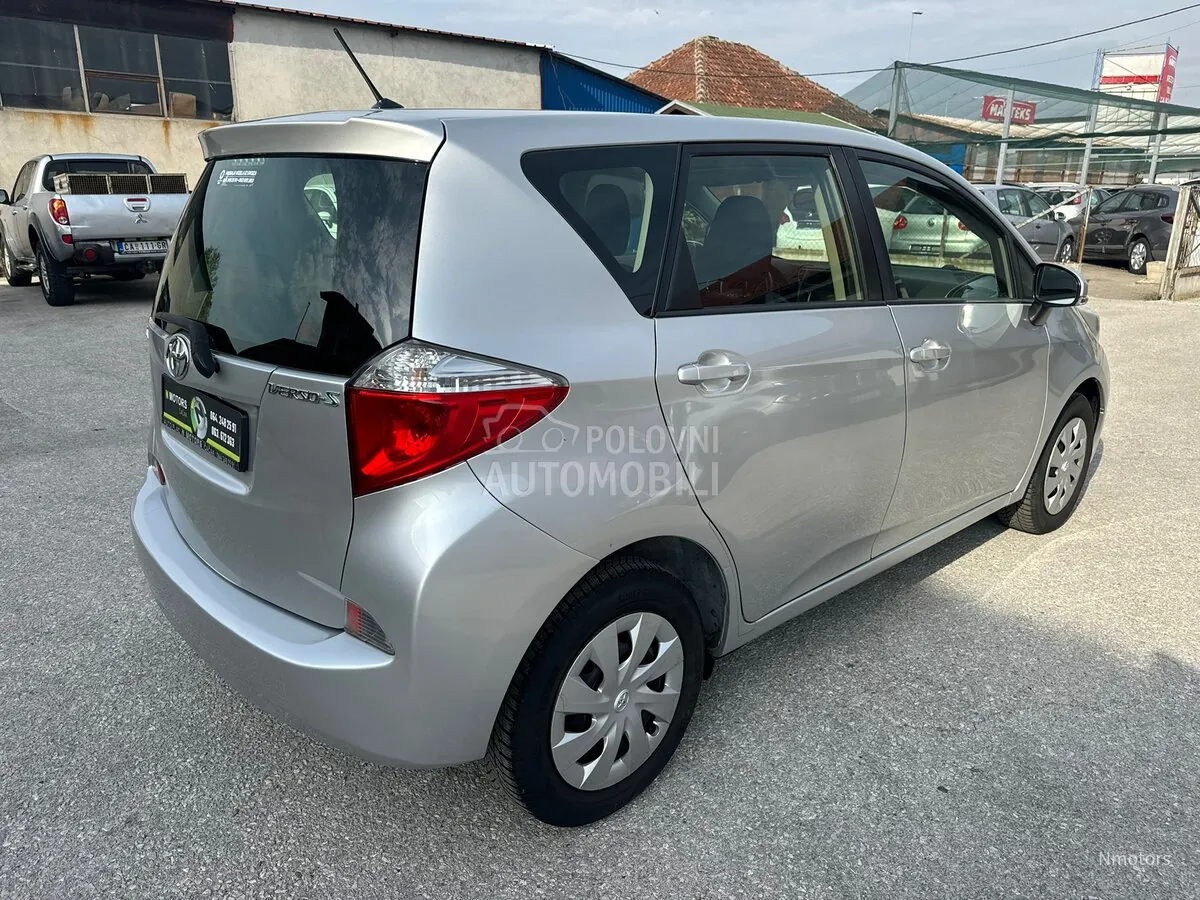 Toyota Verso-S 2012 photo 3
