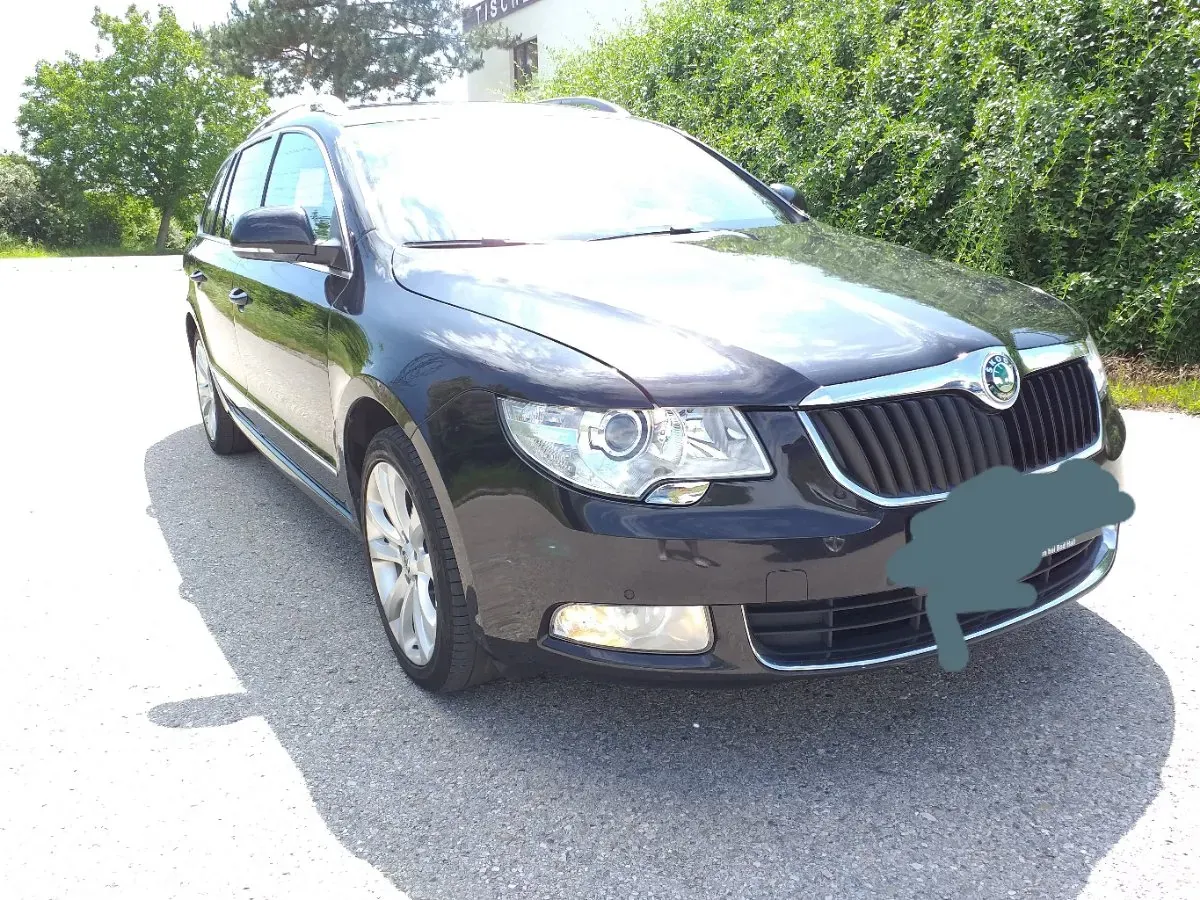 Skoda Superb 2012 photo 3
