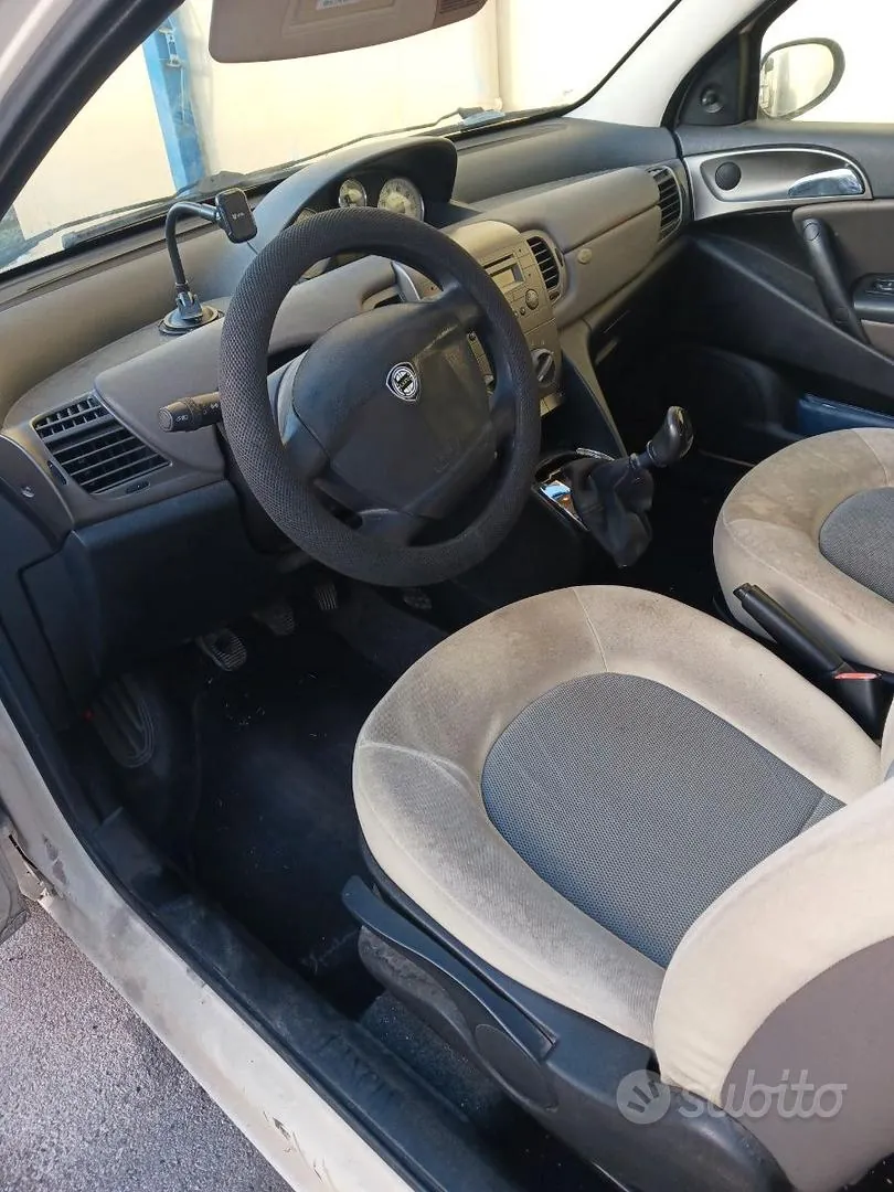 Lancia Ypsilon 2004 photo 2