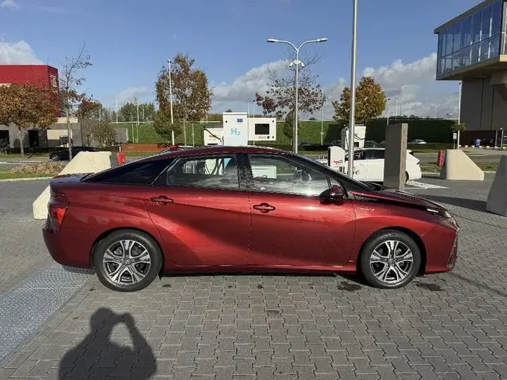 Toyota Mirai 2018 photo 2