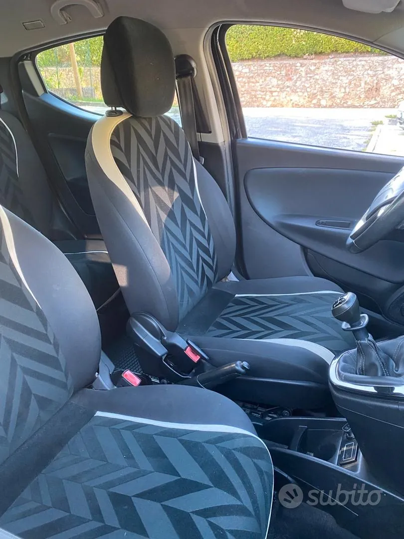 Lancia Ypsilon 2016 photo 4