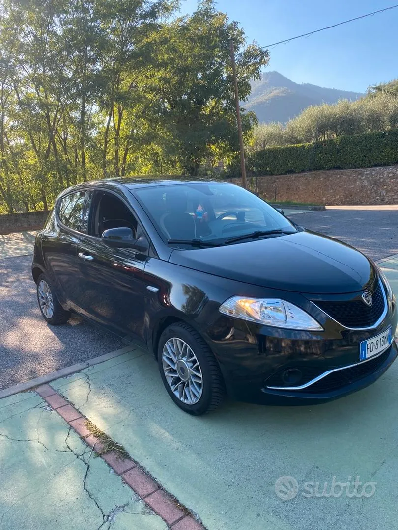 Lancia Ypsilon