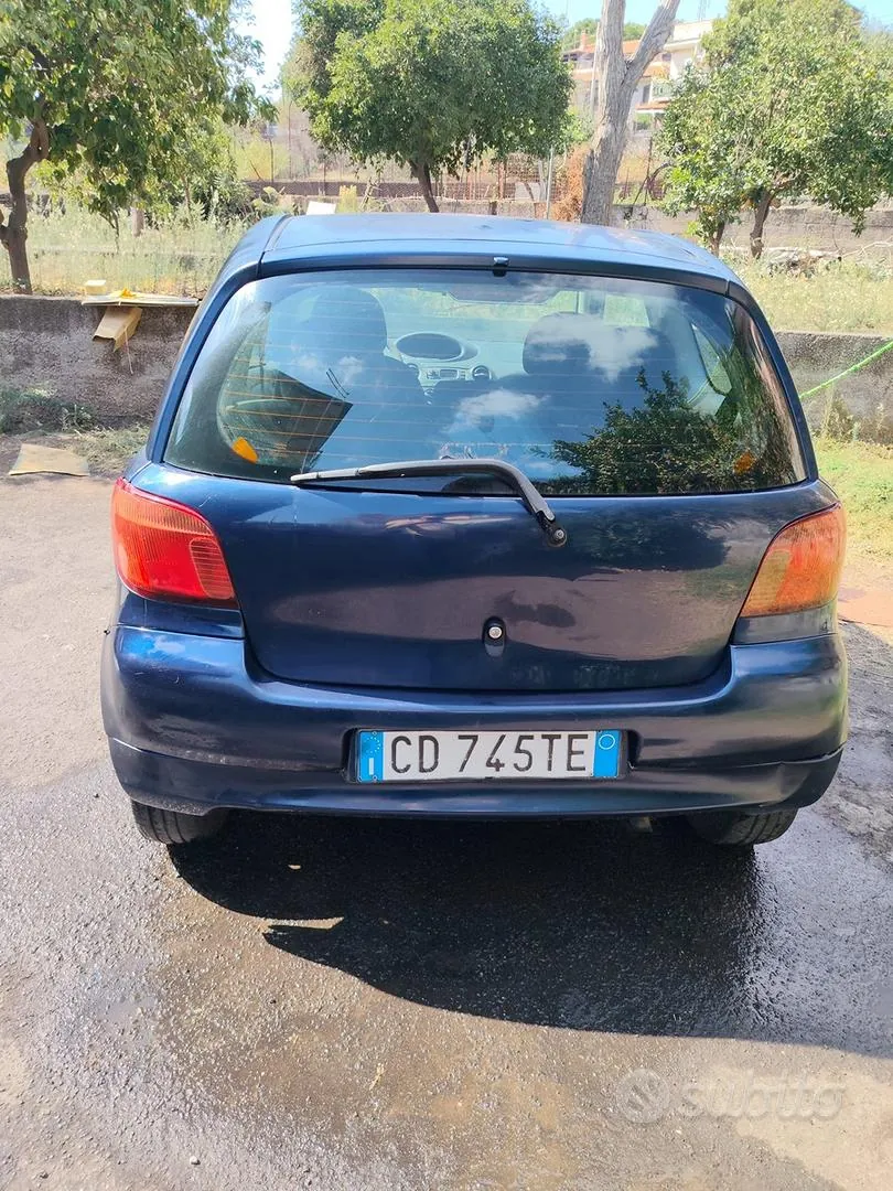 Toyota Yaris 2002 photo 2
