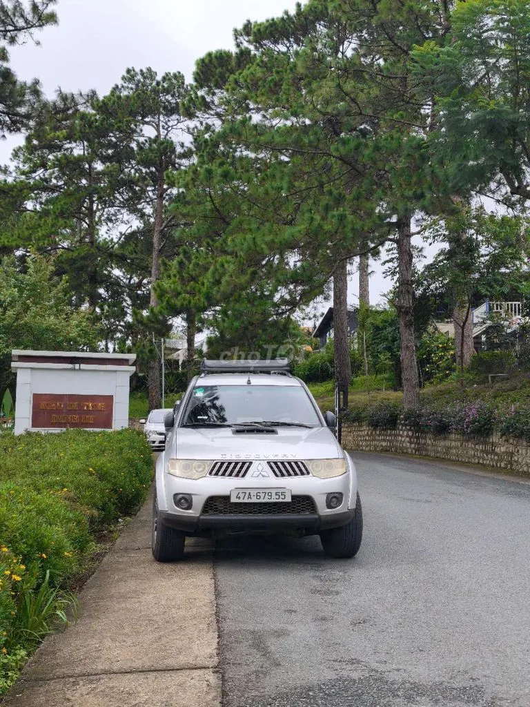 Mitsubishi Pajero Sport 2011 photo 2