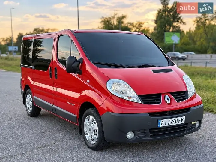 Renault Trafic 2012 photo 2