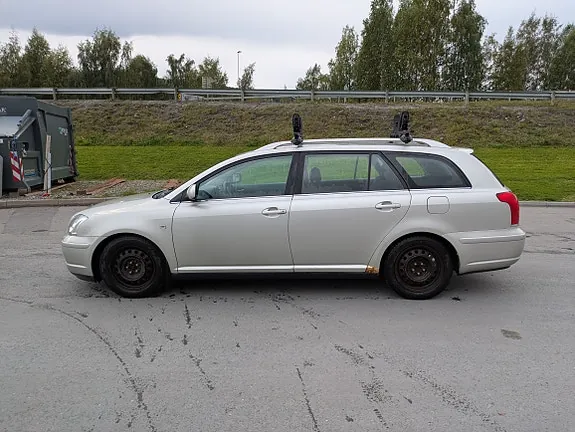 Toyota Avensis 2005 photo 2