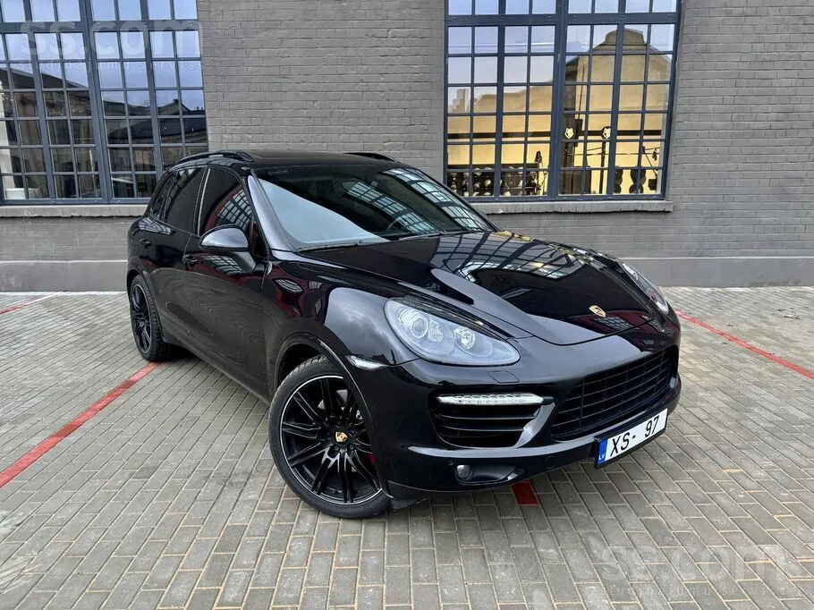Porsche Cayenne 2011 photo 2