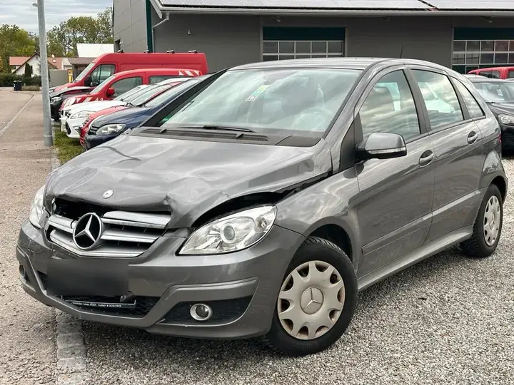 Mercedes-Benz B170