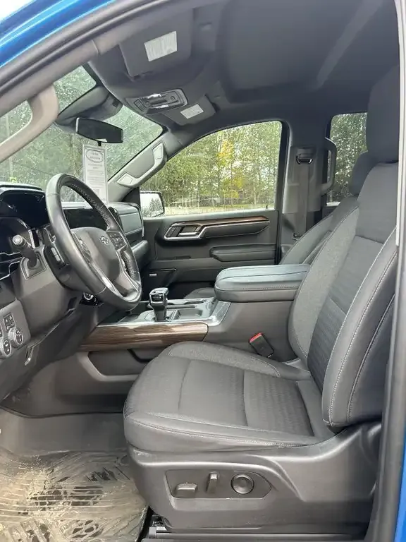 Chevrolet Silverado 1500 2023 photo 3