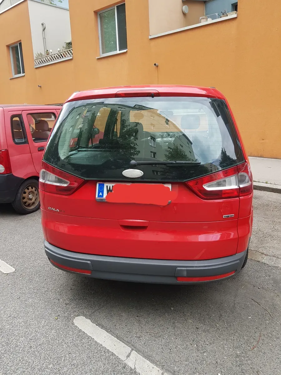 Ford Galaxy 2009 photo 3