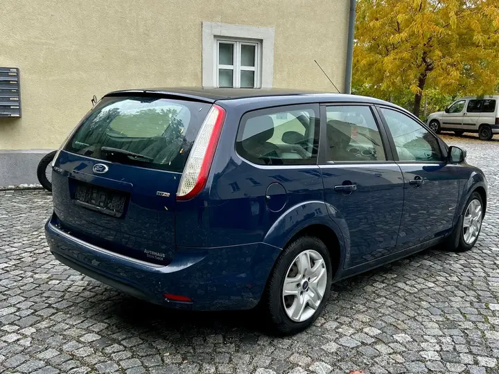 Ford Focus 2010 photo 3