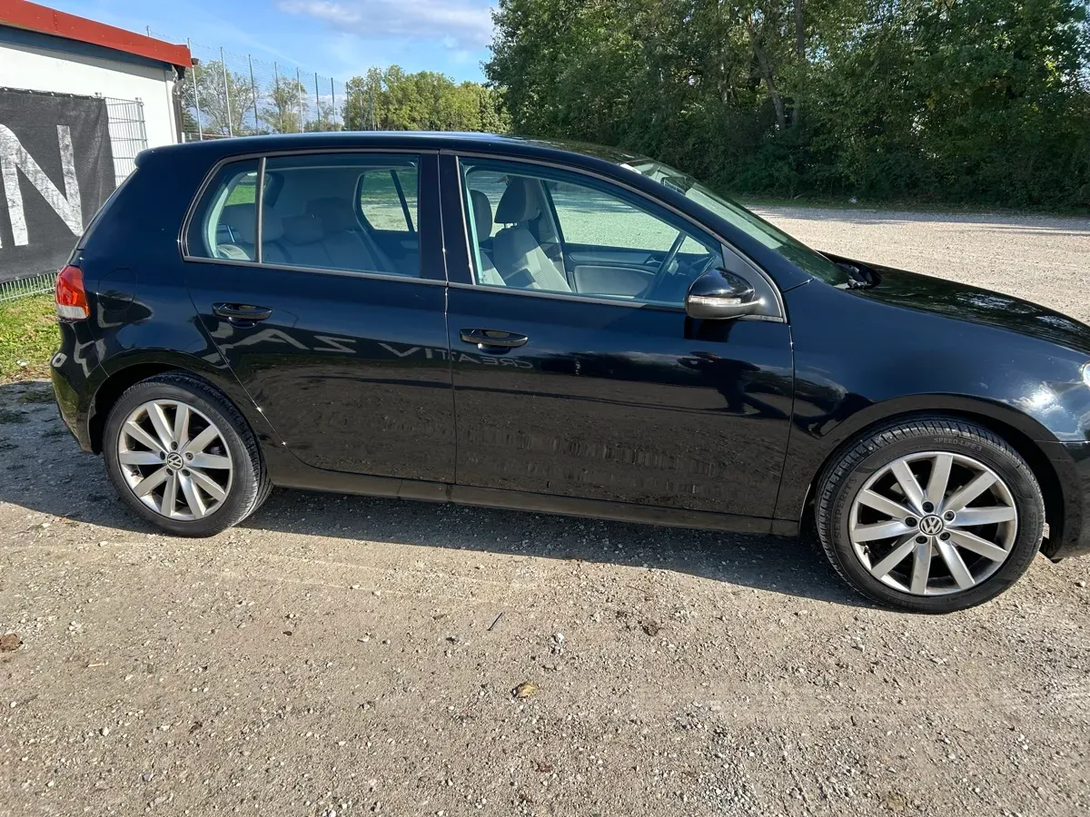 Volkswagen Golf 2011 photo 2