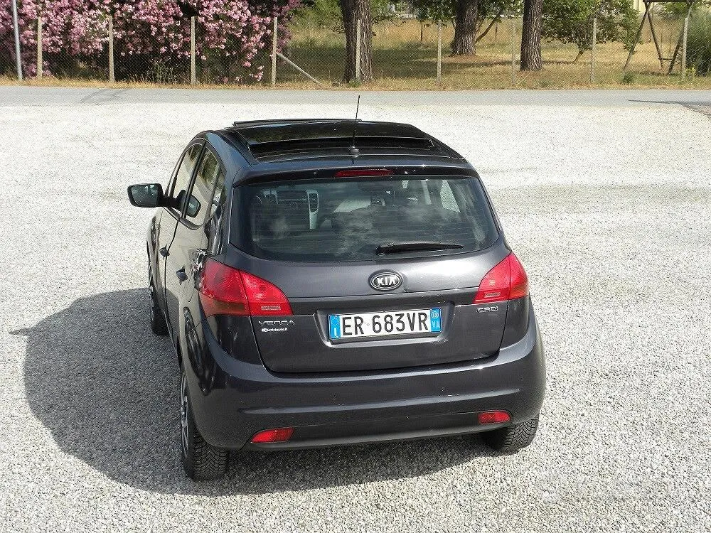 Kia Venga 2013 photo 4