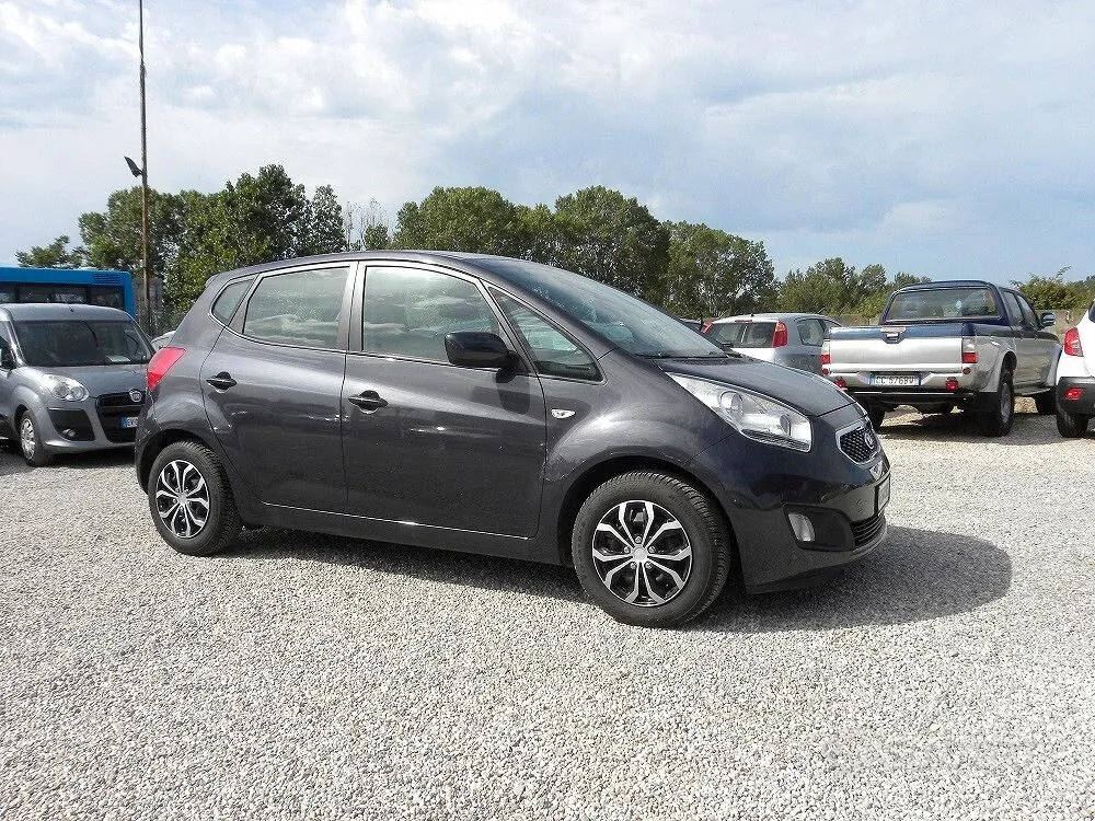 Kia Venga 2013 photo 2