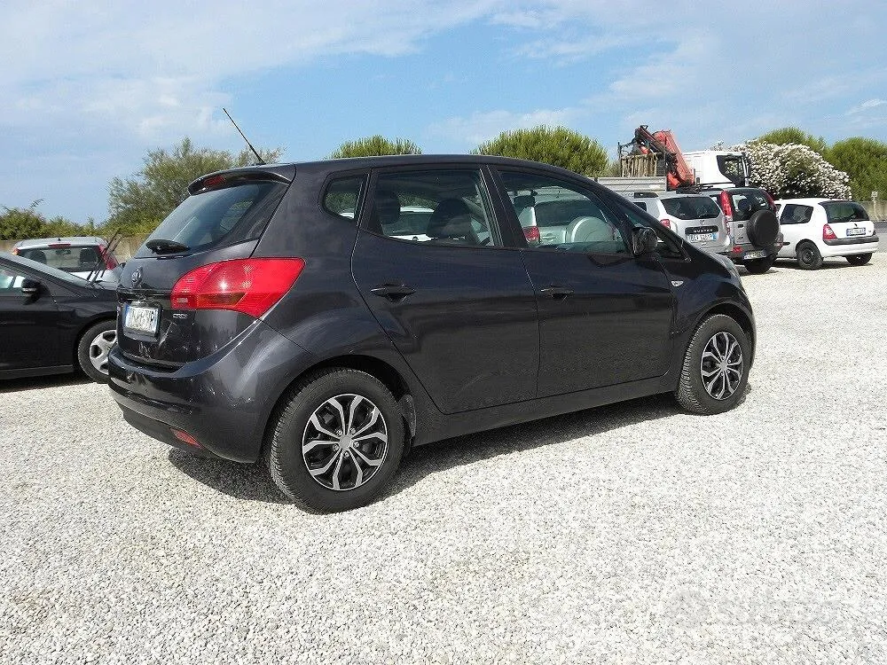 Kia Venga 2013 photo 5