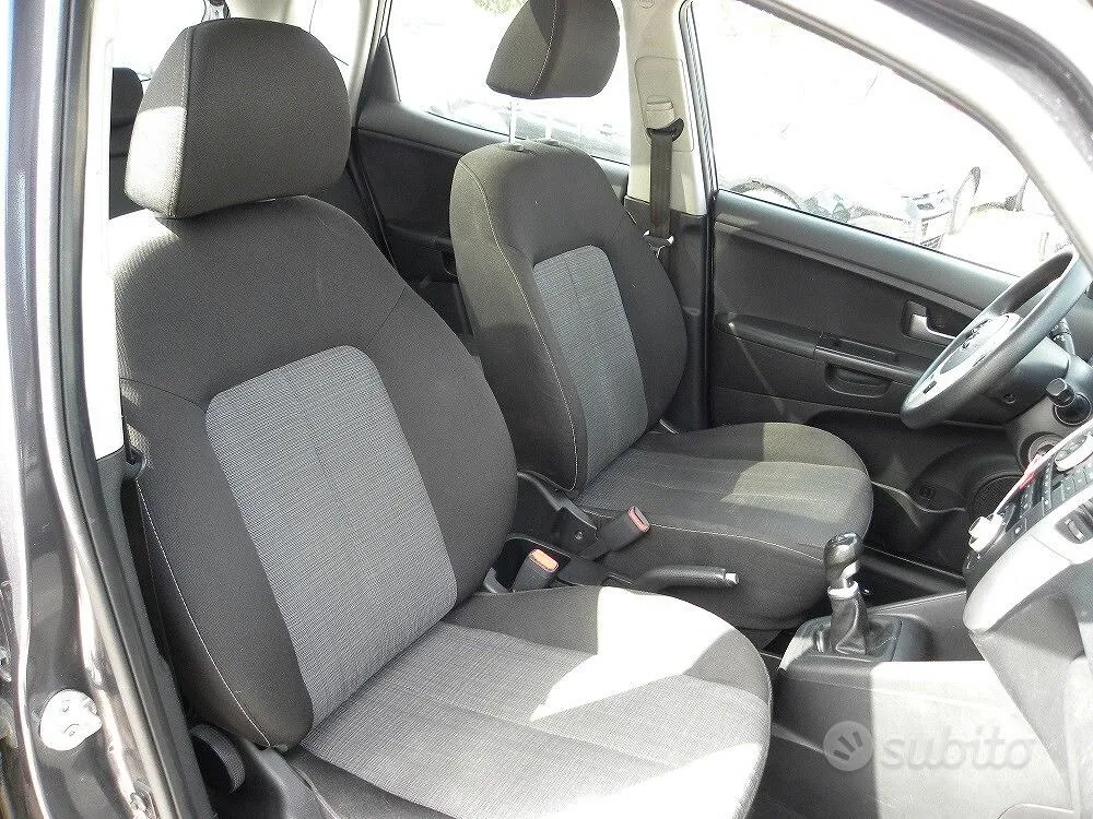 Kia Venga 2013 photo 3