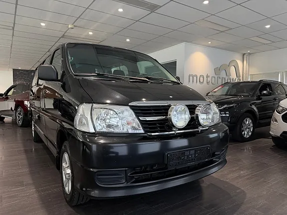 Toyota Hiace 2011 photo 3