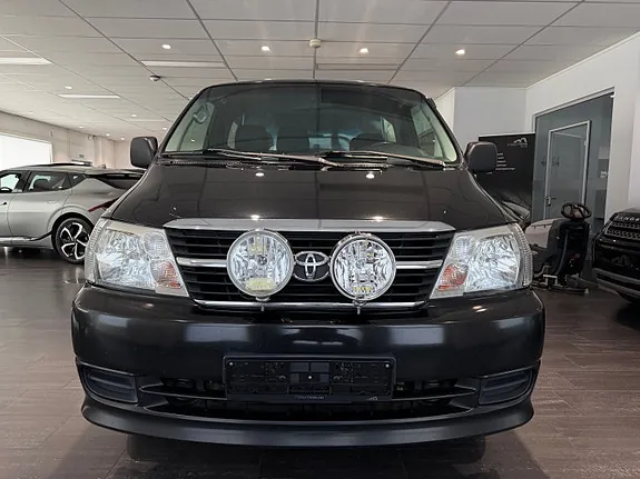 Toyota Hiace 2011 photo 4