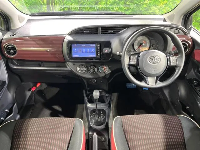 Toyota Vitz 2017 photo 2