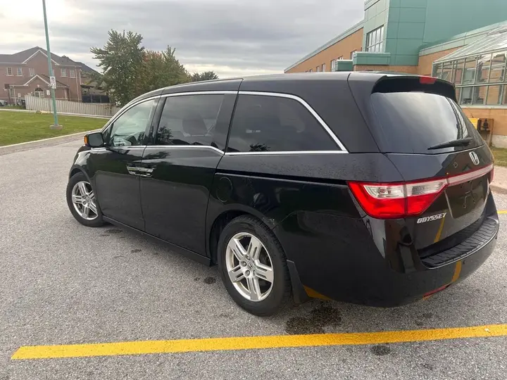 Honda Odyssey 2011 photo 3