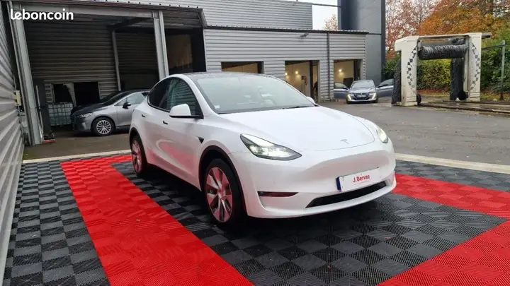 Tesla Model Y 2022 photo 3