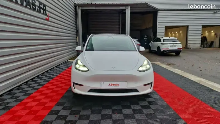 Tesla Model Y 2022 photo 2
