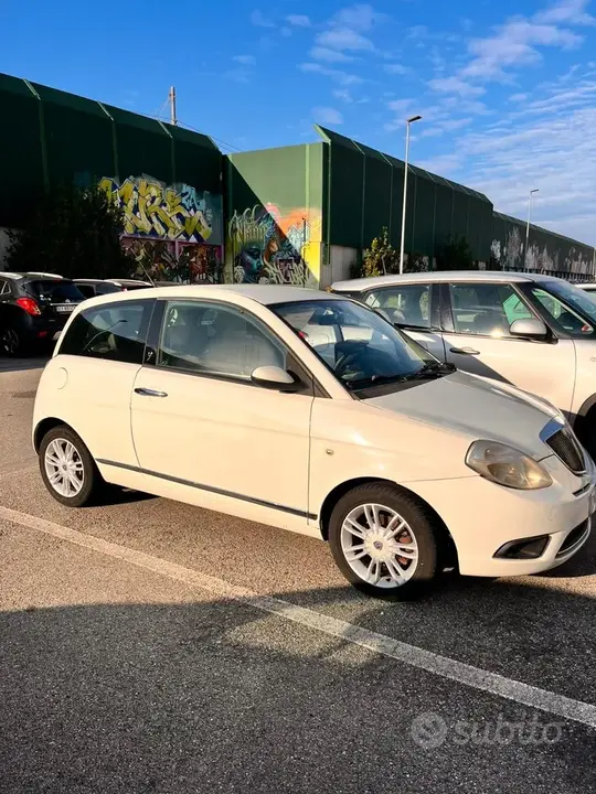 Lancia Ypsilon