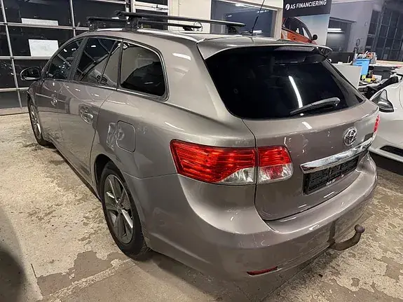 Toyota Avensis 2015 photo 4