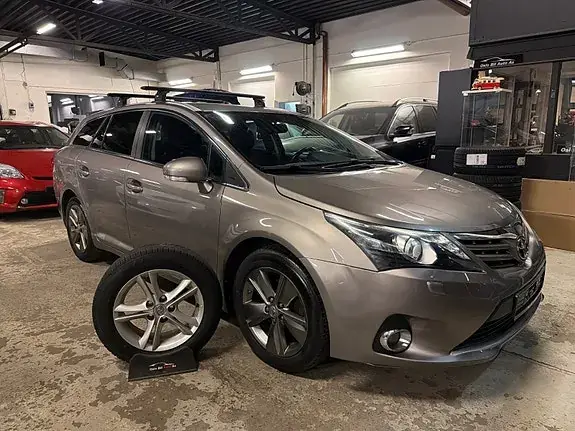 Toyota Avensis 2015 photo 2
