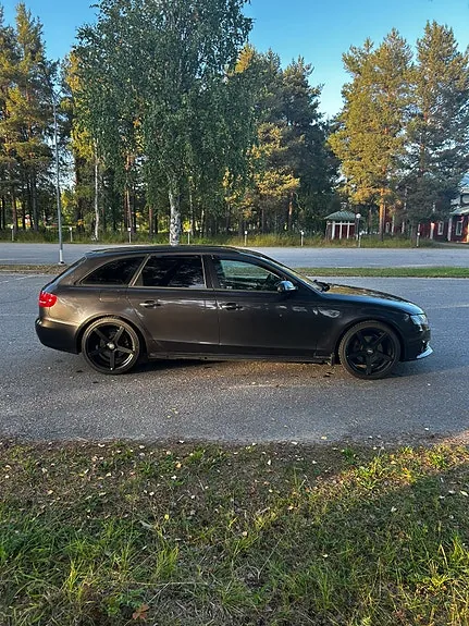 Audi A4 2010 photo 5