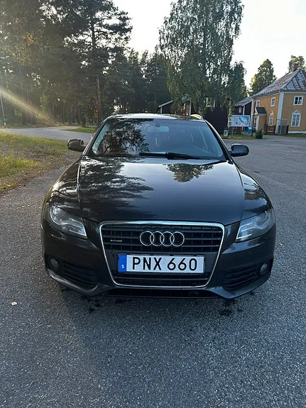 Audi A4 2010 photo 2