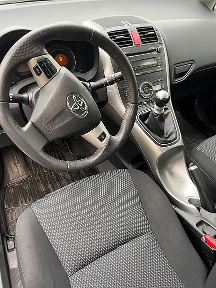 Toyota Auris 2010 photo 3